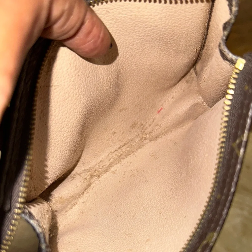 Louis Vuitton Black and Brown Monogram Wristlet PRE-OWNED. - Picture 4 of 7